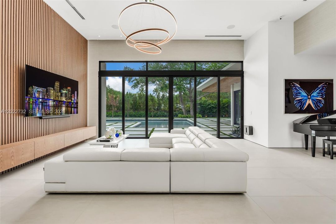 For Sale: $6,495,000 (6 beds, 6 baths, 5349 Square Feet)