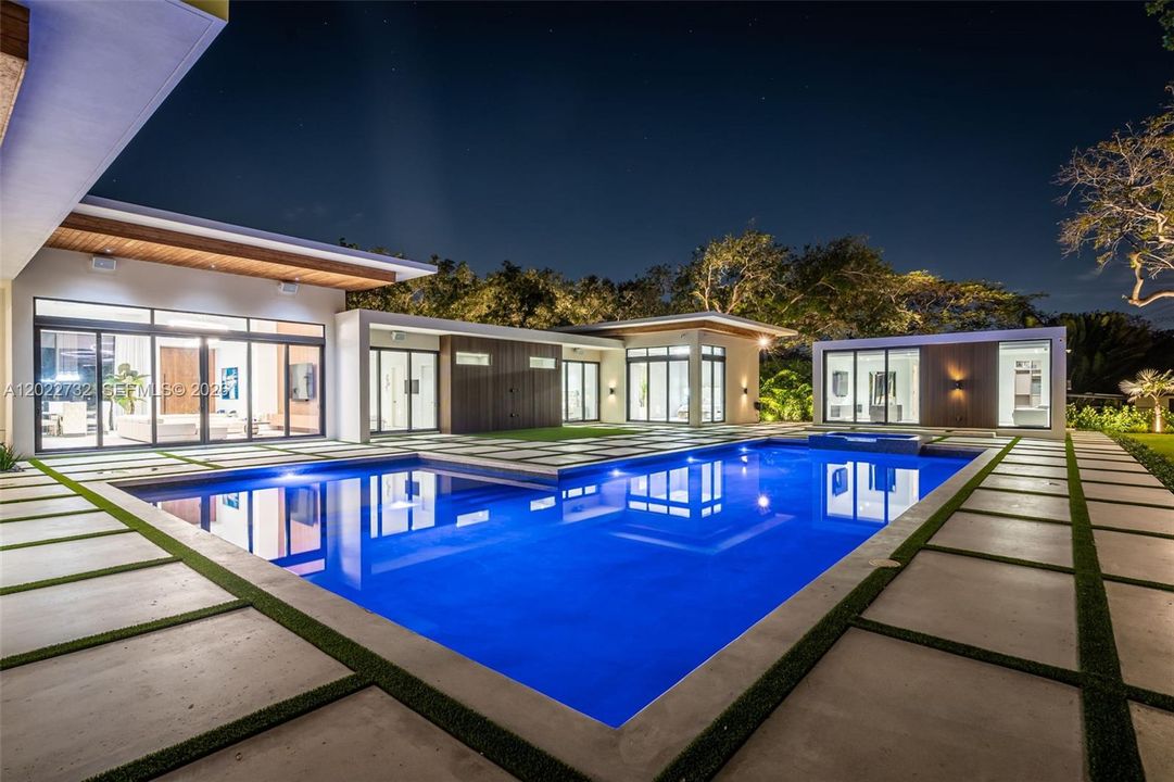 For Sale: $6,495,000 (6 beds, 6 baths, 5349 Square Feet)