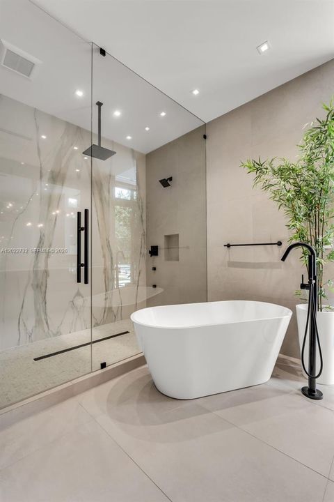 For Sale: $6,495,000 (6 beds, 6 baths, 5349 Square Feet)