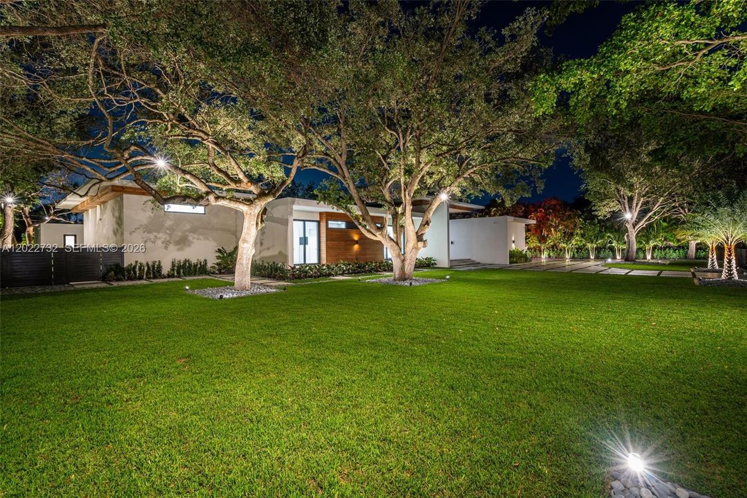 For Sale: $6,495,000 (6 beds, 6 baths, 5349 Square Feet)