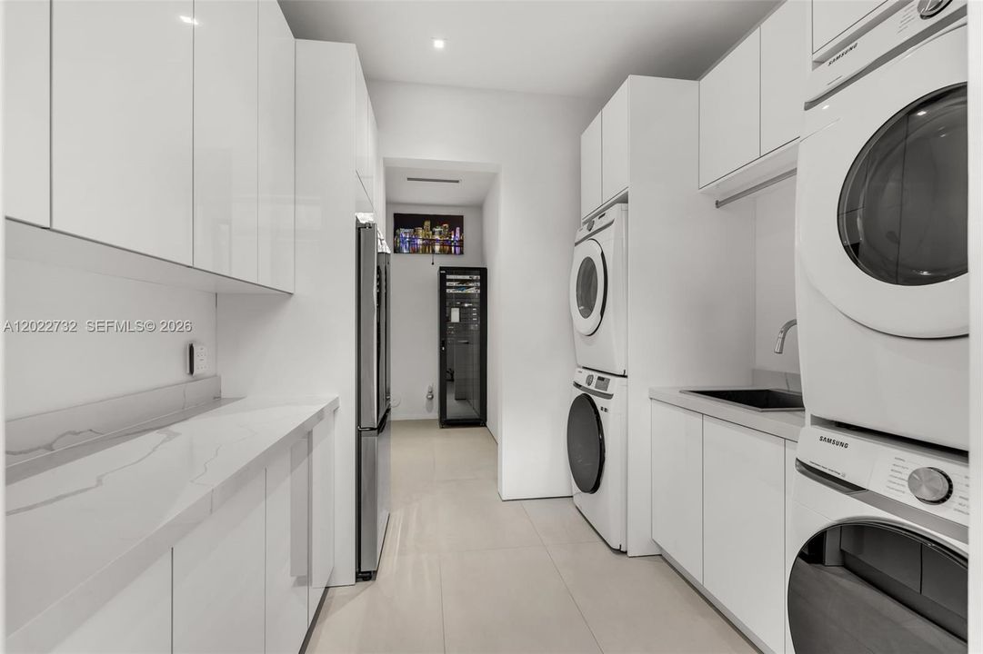 For Sale: $6,495,000 (6 beds, 6 baths, 5349 Square Feet)