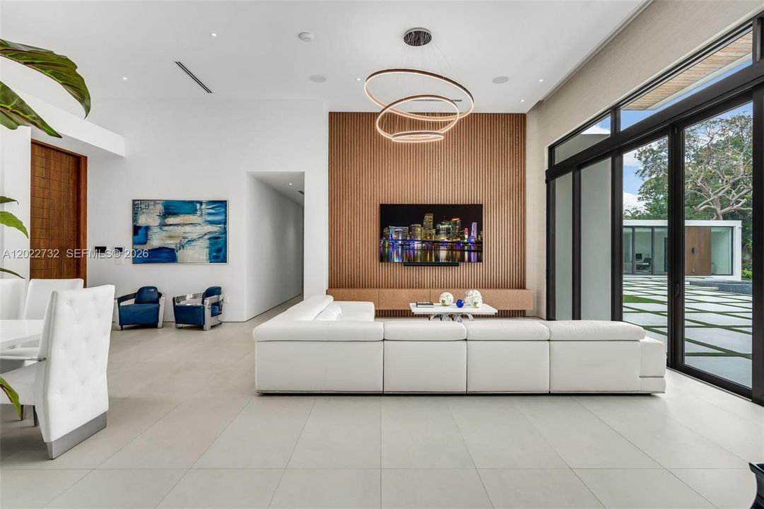 For Sale: $6,495,000 (6 beds, 6 baths, 5349 Square Feet)