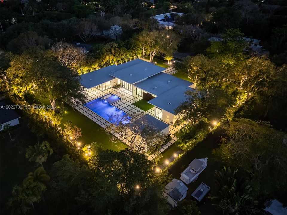 For Sale: $6,495,000 (6 beds, 6 baths, 5349 Square Feet)