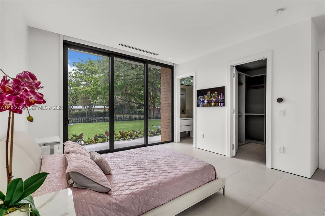 For Sale: $6,495,000 (6 beds, 6 baths, 5349 Square Feet)