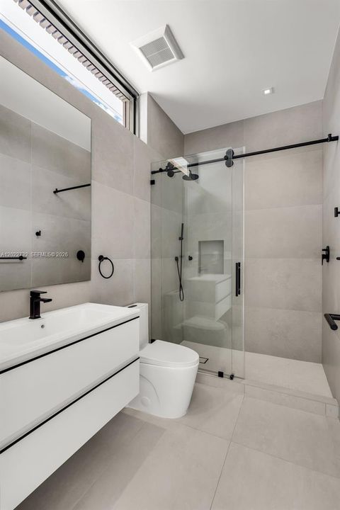 For Sale: $6,495,000 (6 beds, 6 baths, 5349 Square Feet)