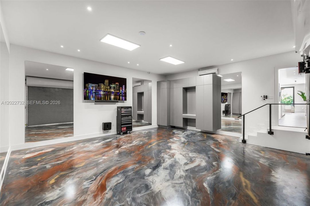 For Sale: $6,495,000 (6 beds, 6 baths, 5349 Square Feet)