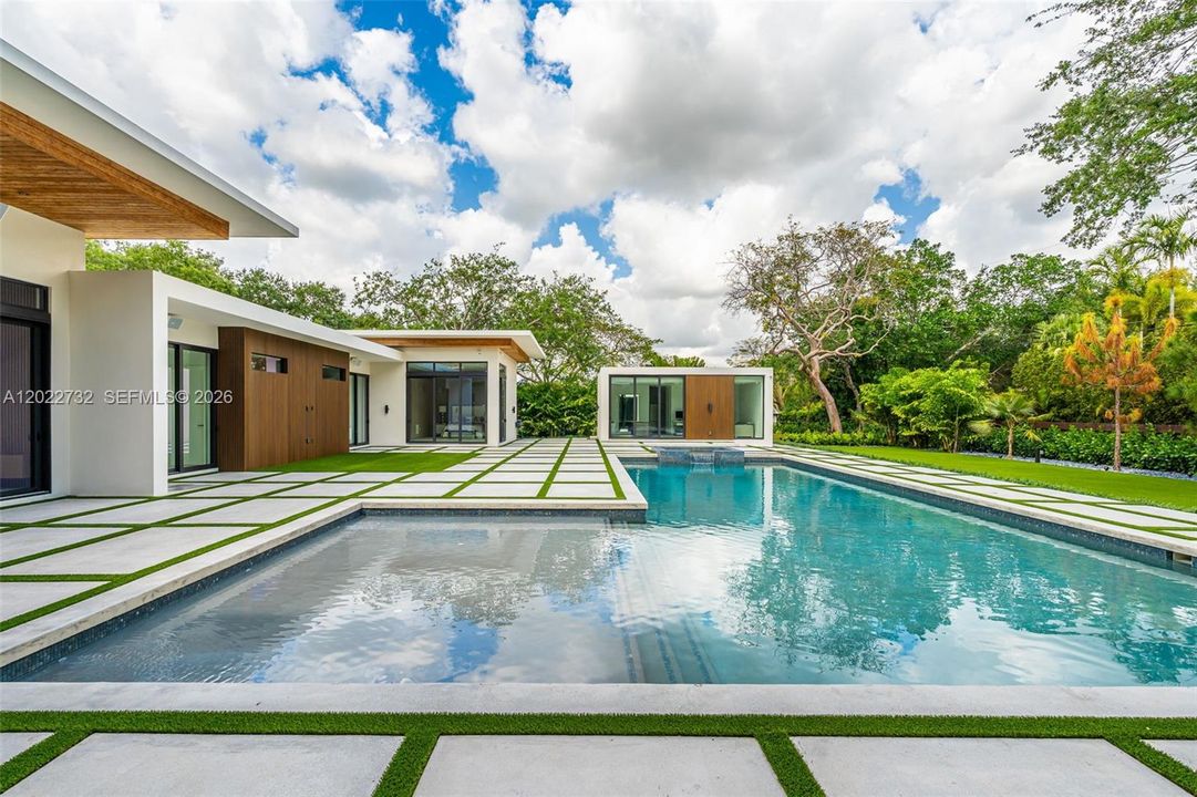 For Sale: $6,495,000 (6 beds, 6 baths, 5349 Square Feet)