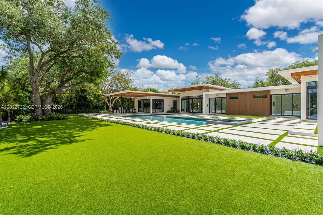 For Sale: $6,495,000 (6 beds, 6 baths, 5349 Square Feet)