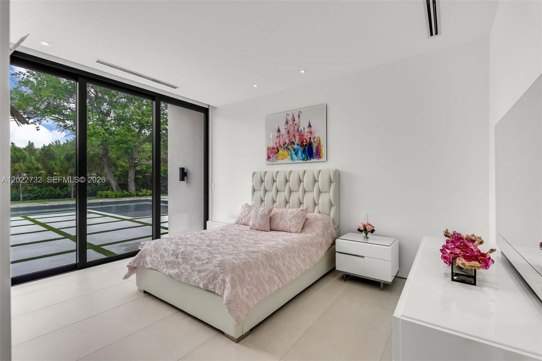 For Sale: $6,495,000 (6 beds, 6 baths, 5349 Square Feet)