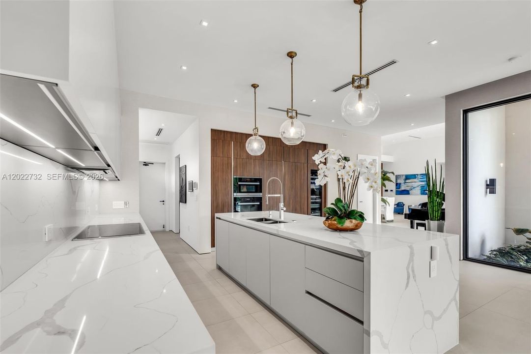 For Sale: $6,495,000 (6 beds, 6 baths, 5349 Square Feet)