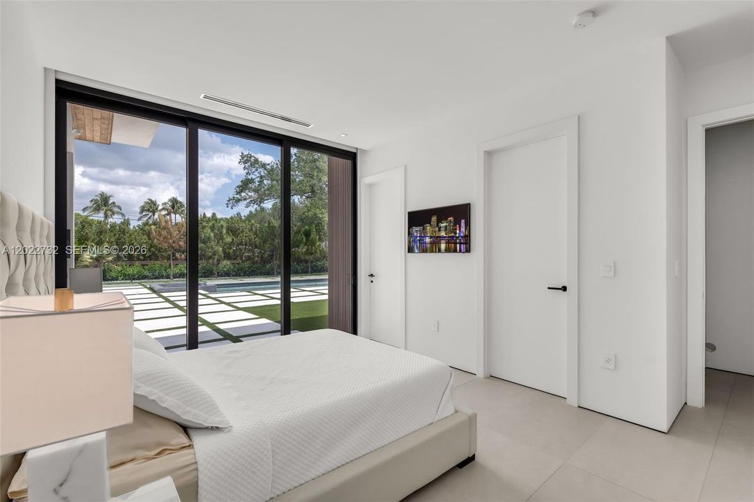 For Sale: $6,495,000 (6 beds, 6 baths, 5349 Square Feet)