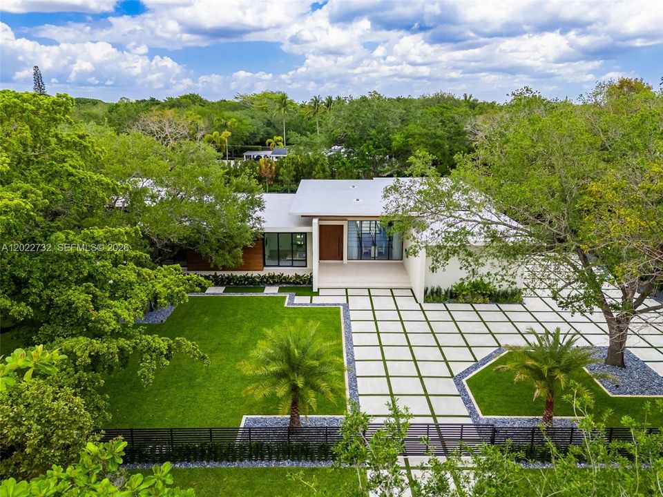 For Sale: $6,495,000 (6 beds, 6 baths, 5349 Square Feet)