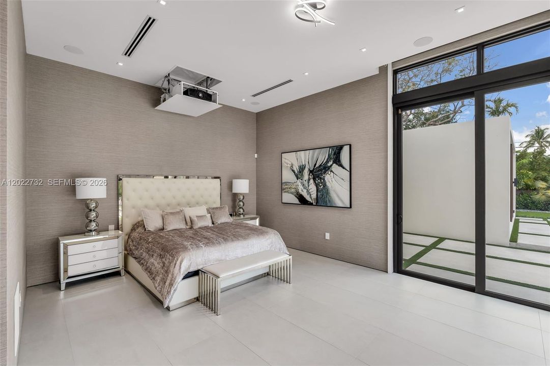 For Sale: $6,495,000 (6 beds, 6 baths, 5349 Square Feet)