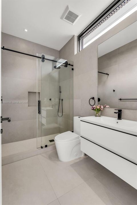 For Sale: $6,495,000 (6 beds, 6 baths, 5349 Square Feet)