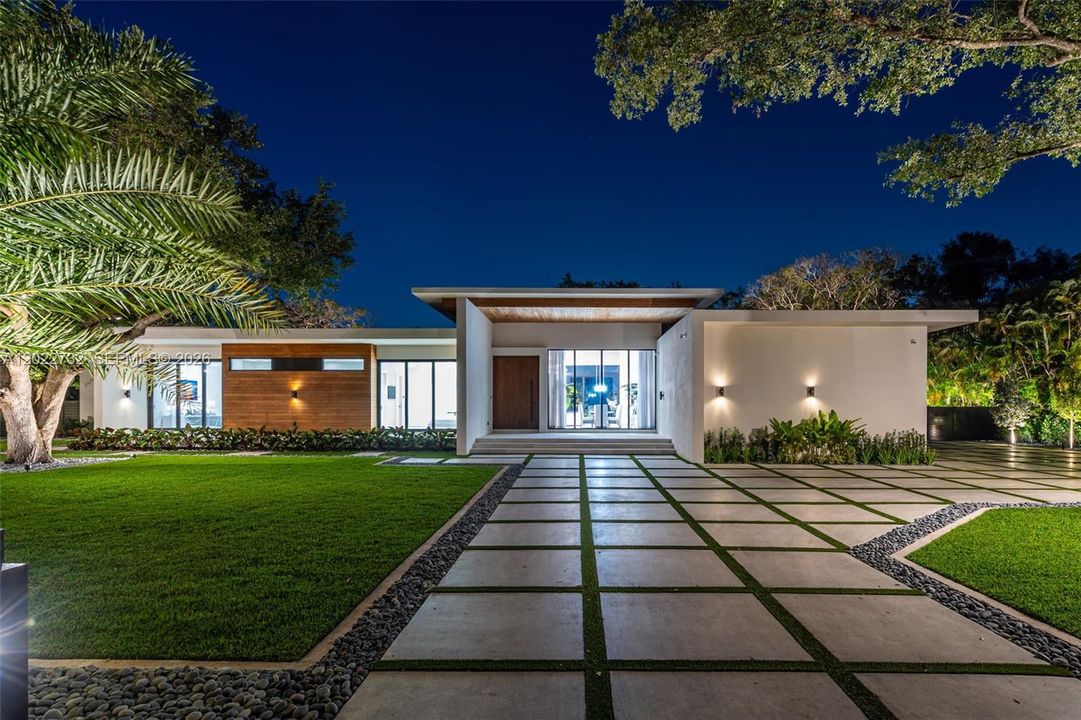 For Sale: $6,495,000 (6 beds, 6 baths, 5349 Square Feet)