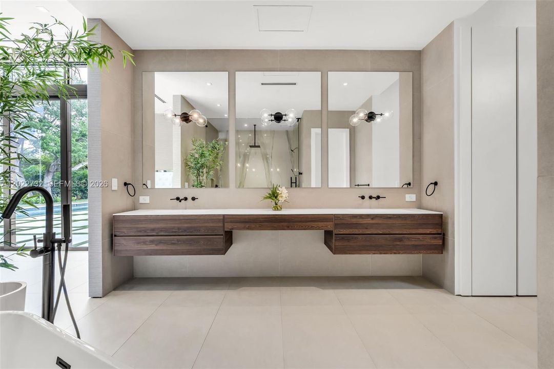 For Sale: $6,495,000 (6 beds, 6 baths, 5349 Square Feet)
