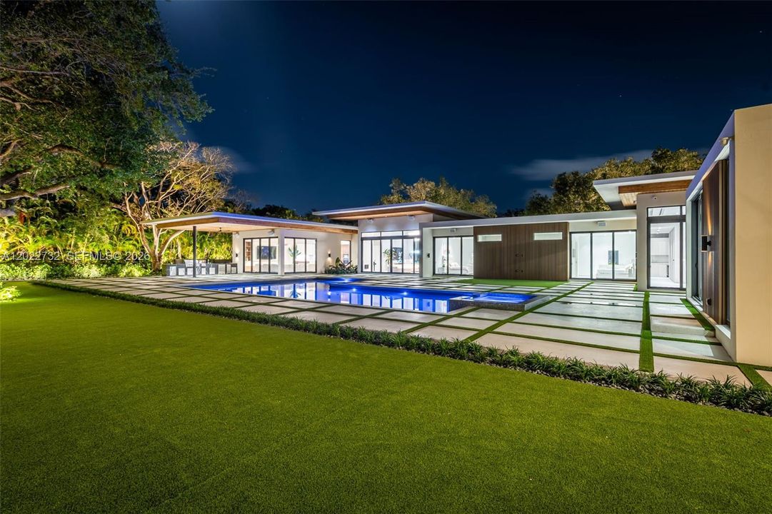 For Sale: $6,495,000 (6 beds, 6 baths, 5349 Square Feet)