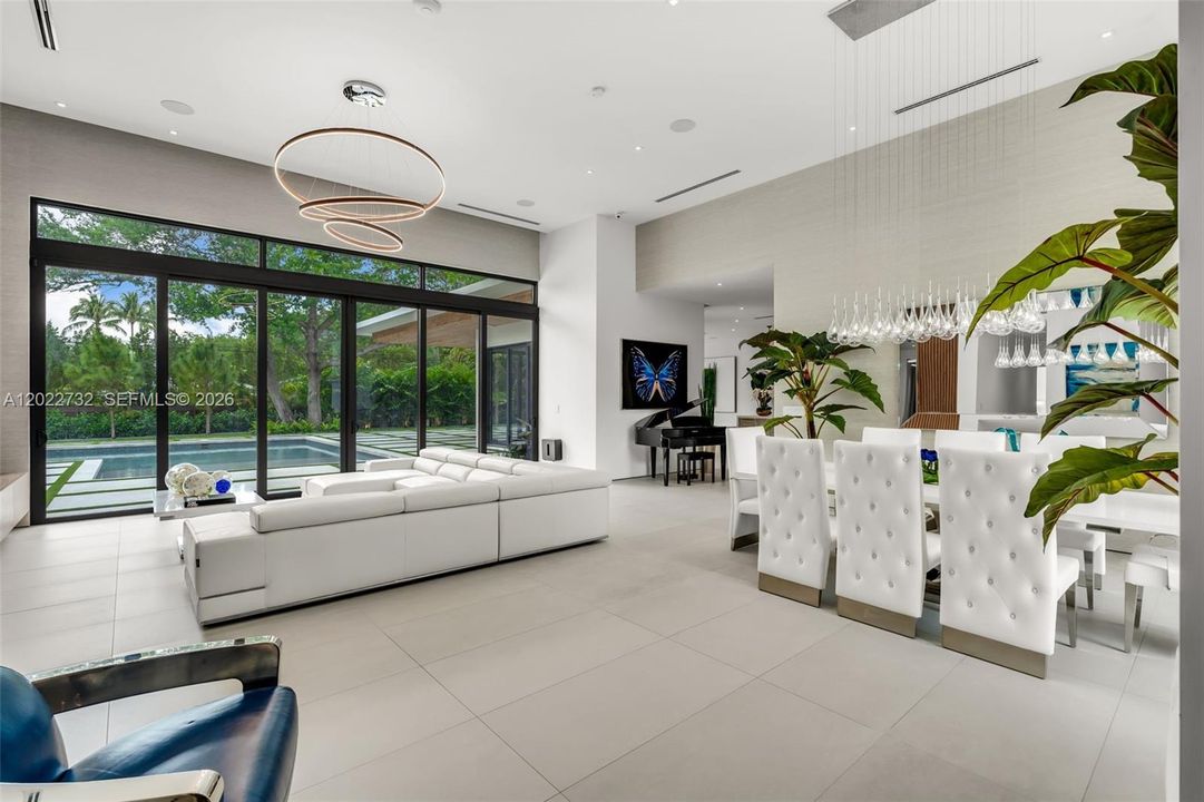 For Sale: $6,495,000 (6 beds, 6 baths, 5349 Square Feet)