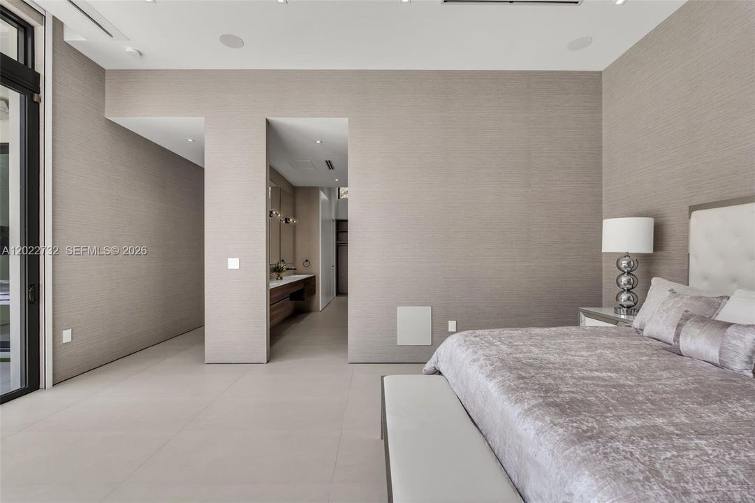 For Sale: $6,495,000 (6 beds, 6 baths, 5349 Square Feet)