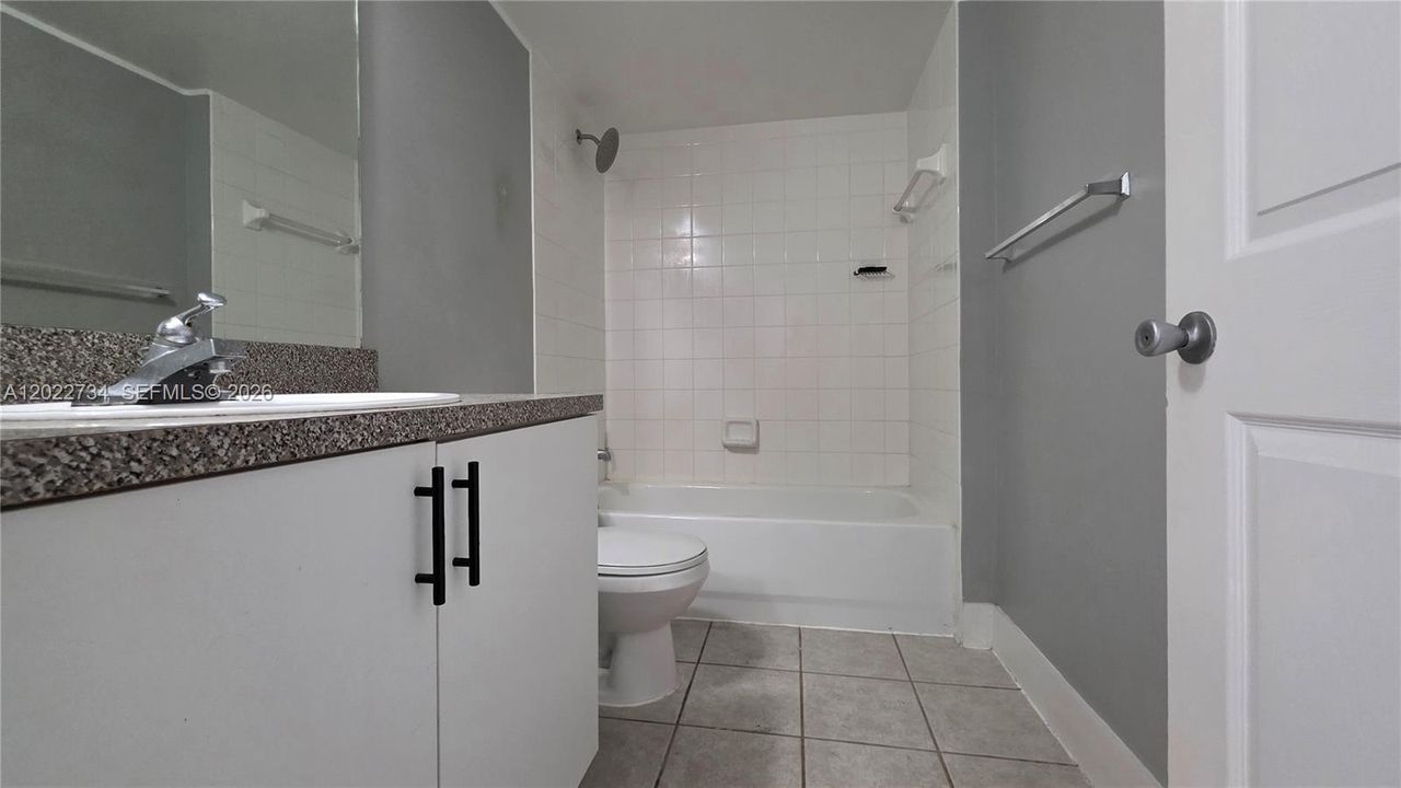 For Rent: $2,350 (2 beds, 2 baths, 1246 Square Feet)
