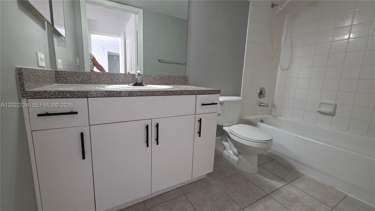 For Rent: $2,350 (2 beds, 2 baths, 1246 Square Feet)