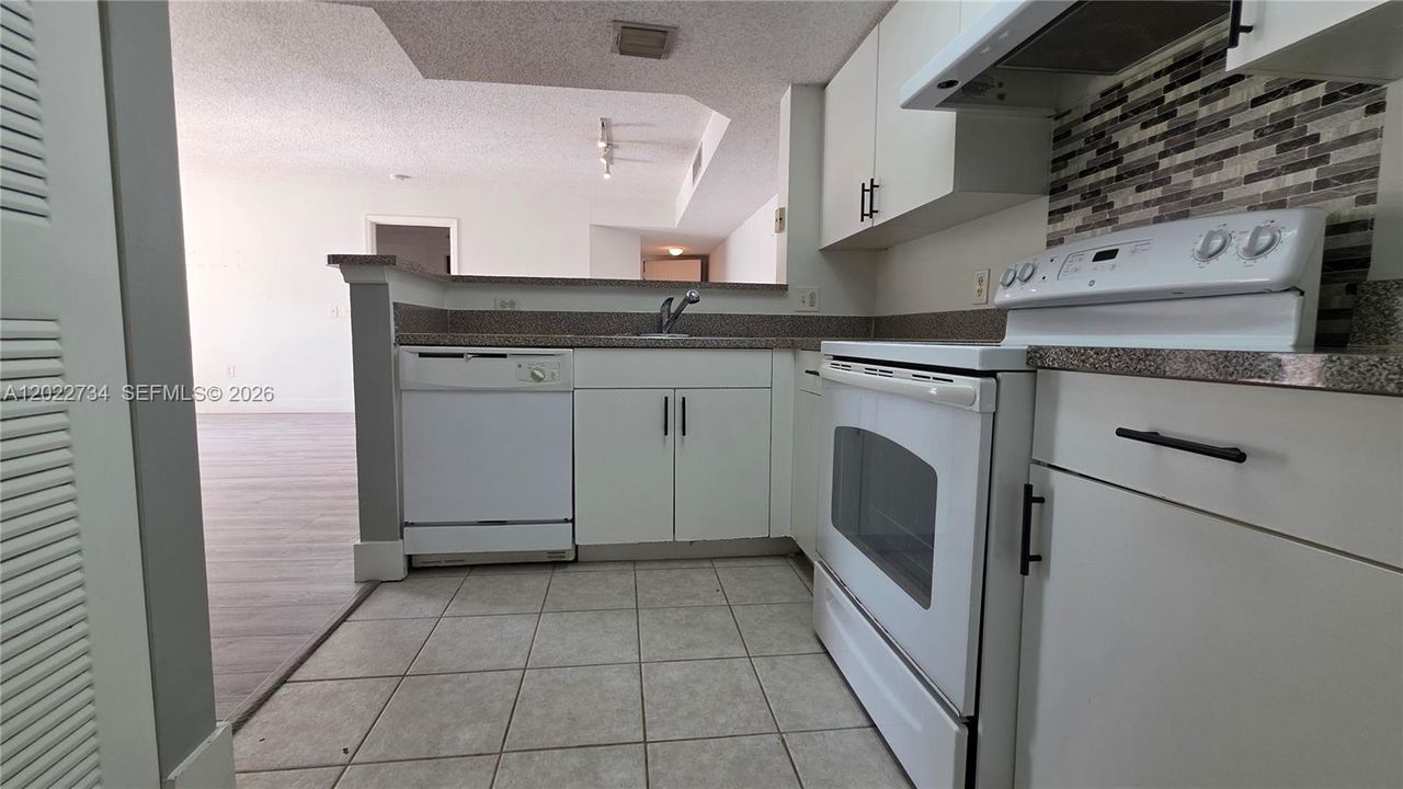 For Rent: $2,350 (2 beds, 2 baths, 1246 Square Feet)