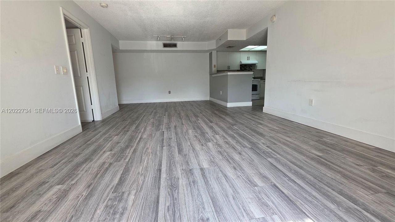 For Rent: $2,350 (2 beds, 2 baths, 1246 Square Feet)