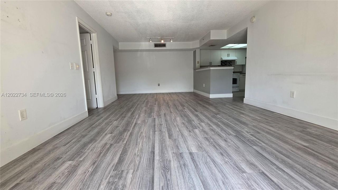 For Rent: $2,350 (2 beds, 2 baths, 1246 Square Feet)