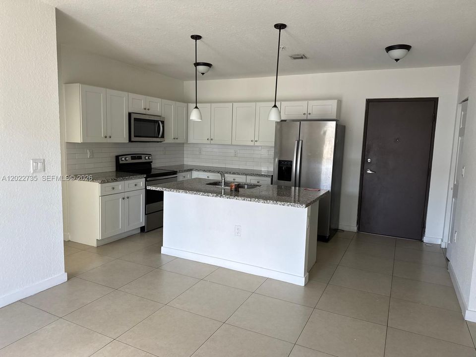For Rent: $1,950 (2 beds, 2 baths, 1327 Square Feet)