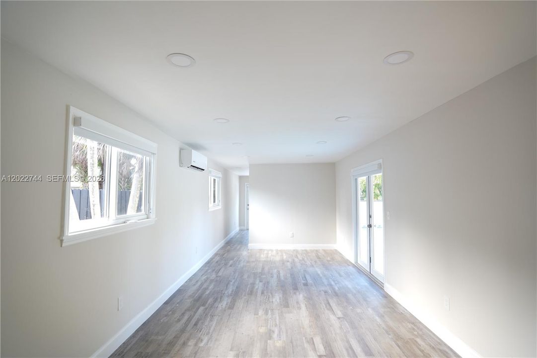 For Rent: $5,950 (5 beds, 3 baths, 2153 Square Feet)