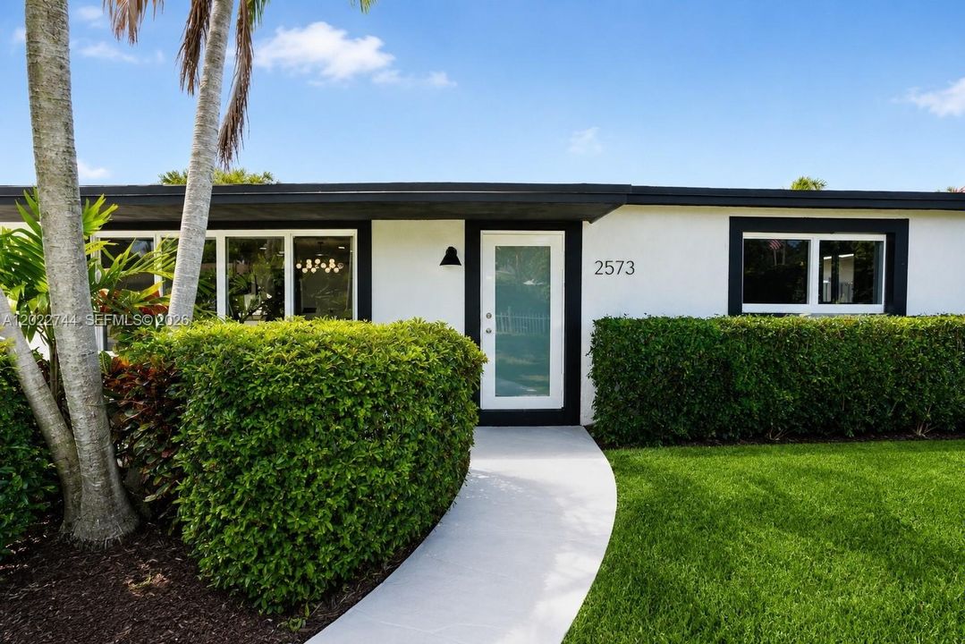 For Rent: $5,950 (5 beds, 3 baths, 2153 Square Feet)