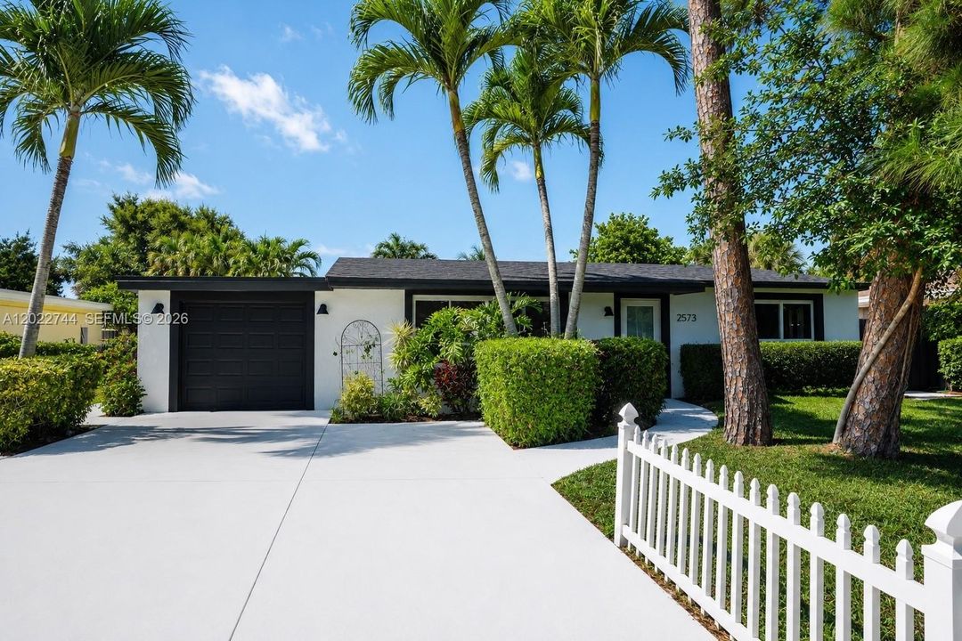 For Rent: $5,950 (5 beds, 3 baths, 2153 Square Feet)