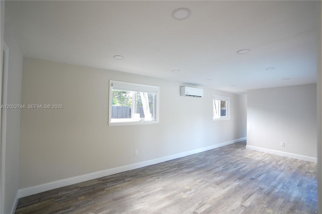 For Rent: $5,950 (5 beds, 3 baths, 2153 Square Feet)