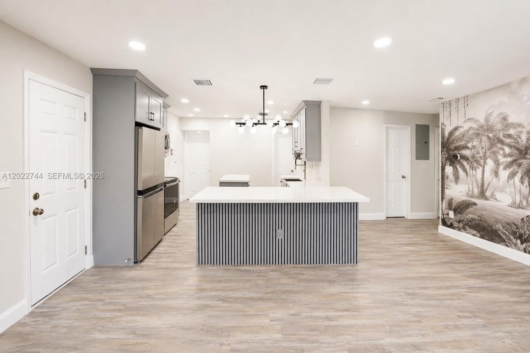 For Rent: $5,950 (5 beds, 3 baths, 2153 Square Feet)