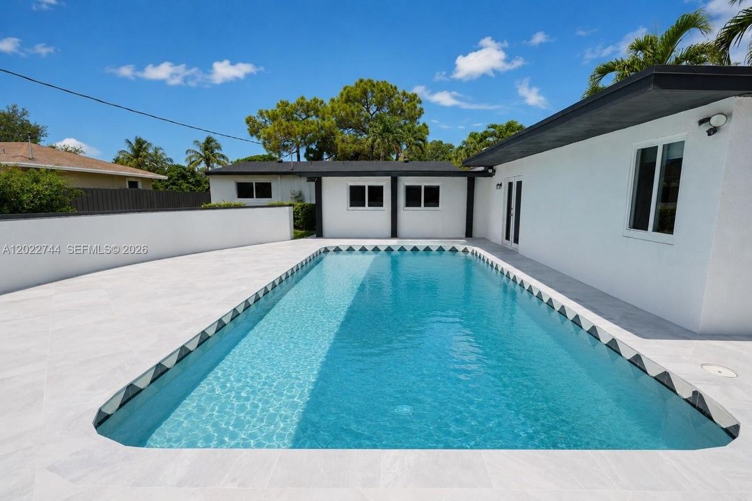 For Rent: $5,950 (5 beds, 3 baths, 2153 Square Feet)