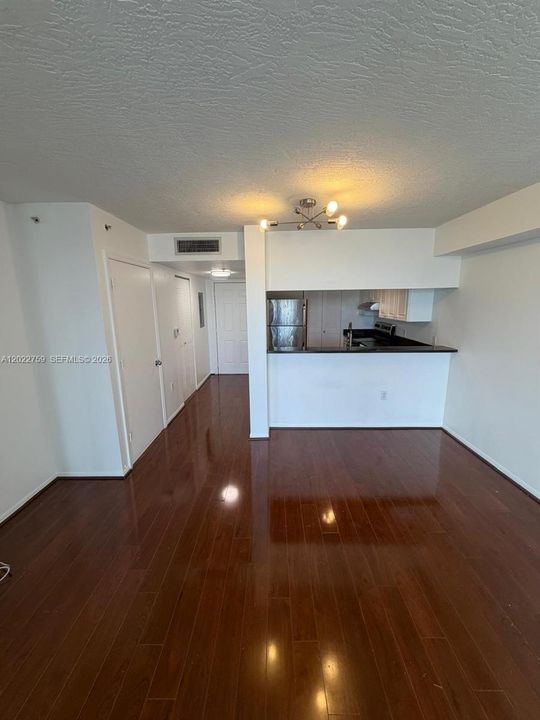 Activo con contrato: $1,950 (1 camas, 1 baños, 635 Pies cuadrados)