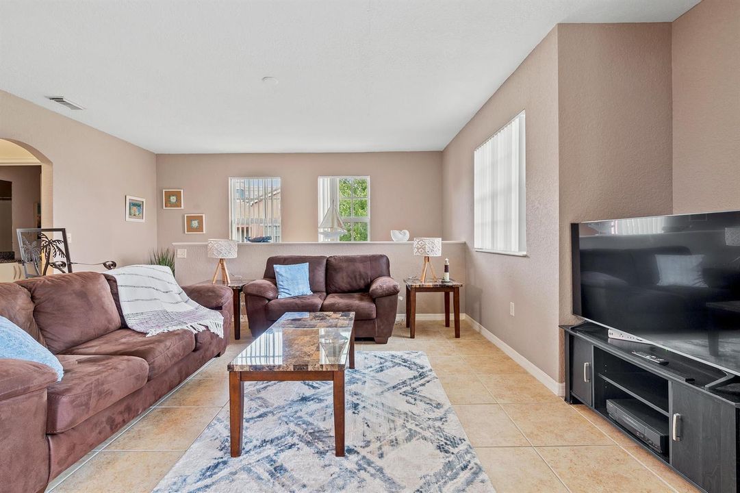 Condo LR 1
