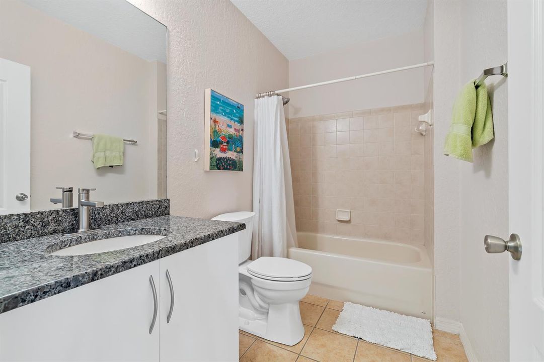 Condo Bath 2nd 1