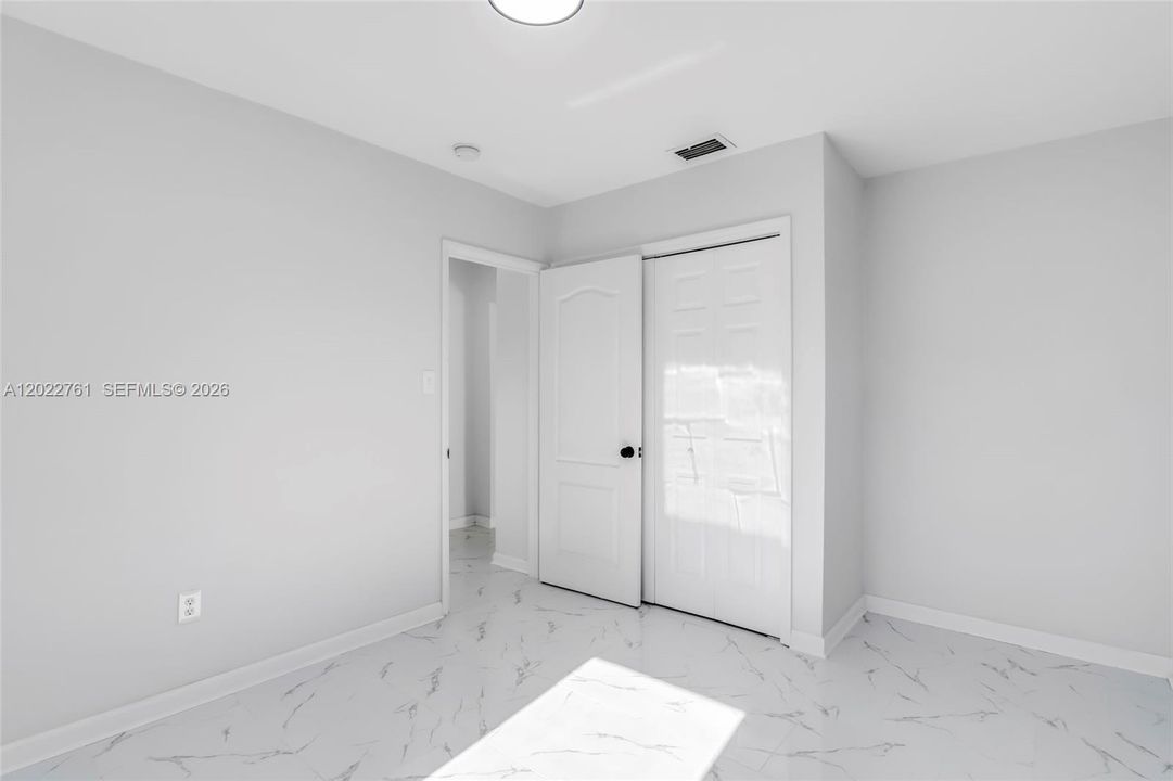 В аренду: $3,500 (3 спален, 1 ванн, 938 Квадратных фут)