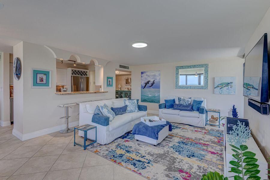 LIVINGROOM