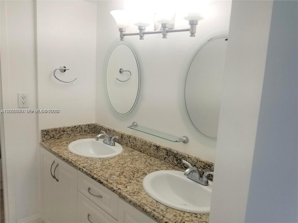В аренду: $2,975 (2 спален, 2 ванн, 1357 Квадратных фут)