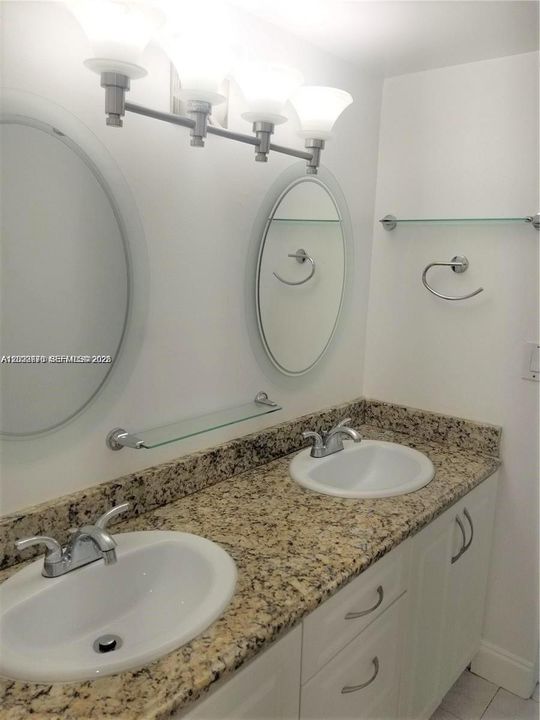 В аренду: $2,975 (2 спален, 2 ванн, 1357 Квадратных фут)