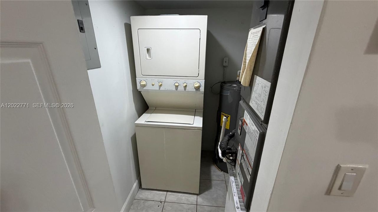 For Rent: $2,200 (3 beds, 2 baths, 1056 Square Feet)