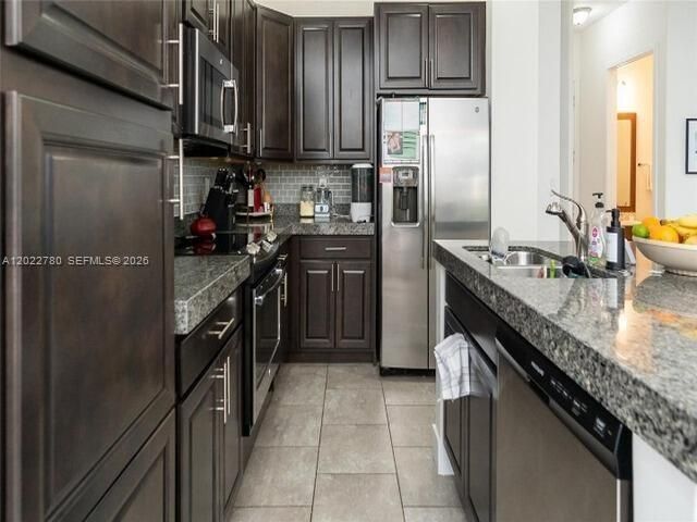 For Rent: $3,950 (3 beds, 3 baths, 2025 Square Feet)