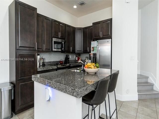 For Rent: $3,950 (3 beds, 3 baths, 2025 Square Feet)
