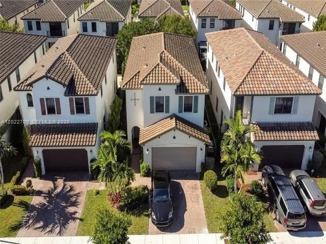 For Rent: $3,950 (3 beds, 3 baths, 2025 Square Feet)