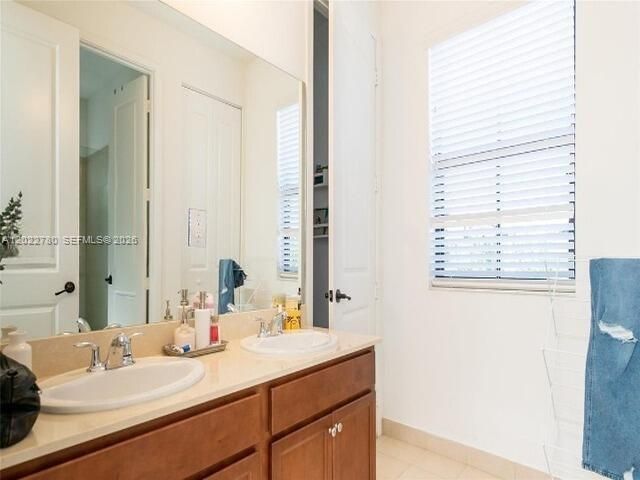 For Rent: $3,950 (3 beds, 3 baths, 2025 Square Feet)