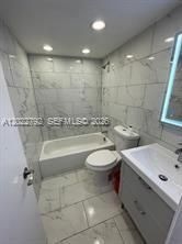 Под контрактом: $2,100 (2 спален, 2 ванн, 1040 Квадратных фут)