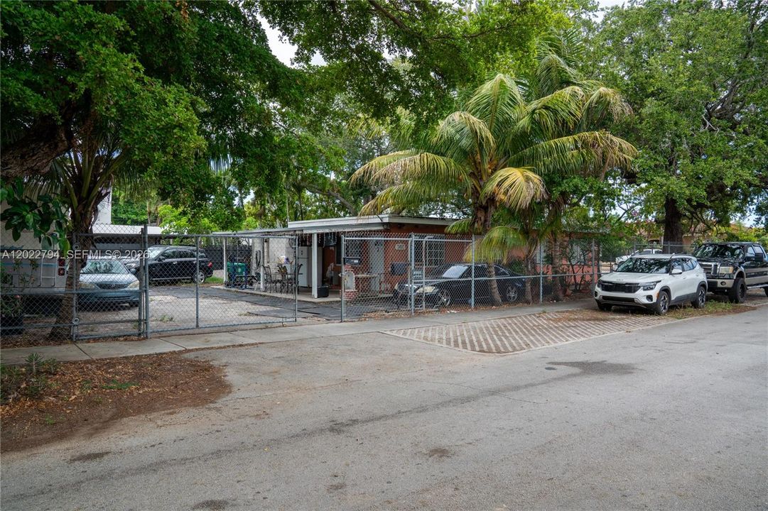 For Sale: $600,000 (0 beds, 0 baths, 900 Square Feet)