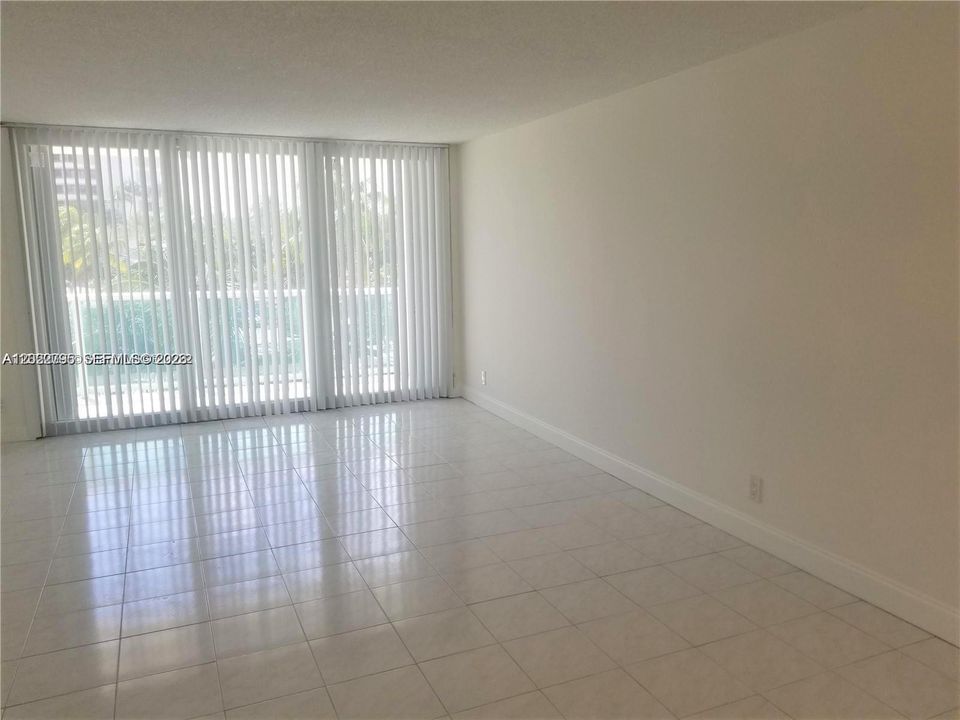 For Sale: $425,000 (2 beds, 2 baths, 1357 Square Feet)